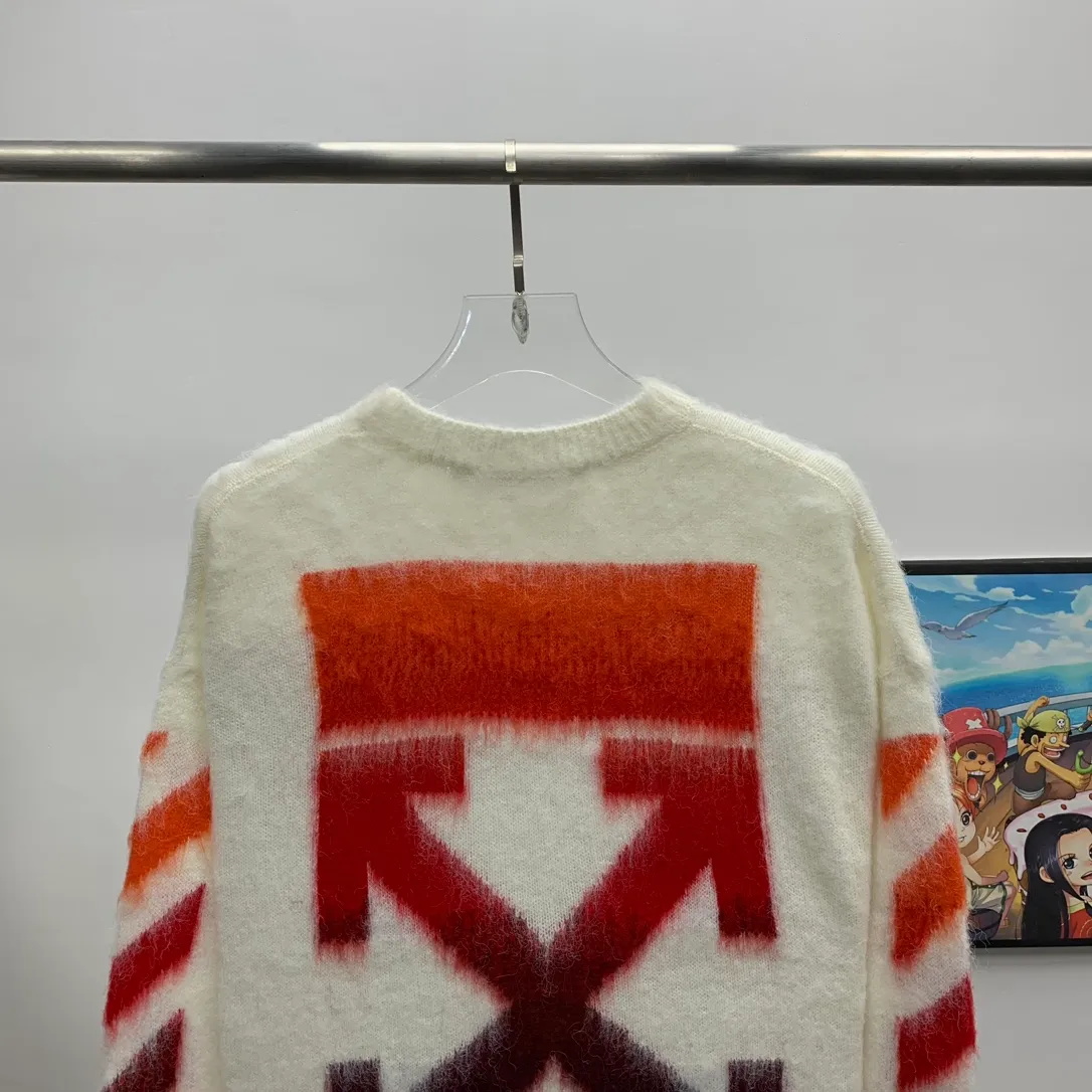 New top tested version OFFWHITE (OW) gradient mohair striped arrow sweater hoodie gradient rendering arrow couple sweater Mohair (English Mohair; Turkish: MUKHYAR) refers to the coat of Angora goats, also known as Angora goat hair. The name comes from Turkish, meaning "the best hair". It has good elasticity, pressure resistance and special luster. It is an excellent raw material for making plush fabrics and one of the most advanced animal textile fiber raw materials in the world market. Mohair has a shape similar to long wool. The fiber surface is smooth, strong luster, high strength, good elasticity, less curl, and easy to wash. Mohair can be used in jacquard blankets, long-haired coats and high-gloss wool fabrics. Mohair sweaters from ow are released every year🛒 The same style and ever-changing colors. There is really no girl who doesn’t love it. It is super suitable for wearing under a down jacket in winter without being bulky! If the lower body is missing, their favorite os version🙋🏻‍♀️ intuitively adds natural softness and fairy beauty effect, which is the best choice! The upper body is lightweight and does not weigh down the body while keeping warm. The sleeves and the gradient arrow parts on the back are repeatedly patterned until the gradient level is satisfied before large-scale products are released. The craftsmanship is extremely demanding. Each sweater is woolen at least ten times to give it a plush, thick feel and good fluffiness! ✅ Fabric composition: 50% mohair 32 spandex 18% wool, three-level anti-pilling Color: black and white gradient Sizes Mohair is lighter and softer, so be careful not to machine wash it, not machine washable! ! emphasize! !  ⚠️Hand wash with warm water and cold water P:440